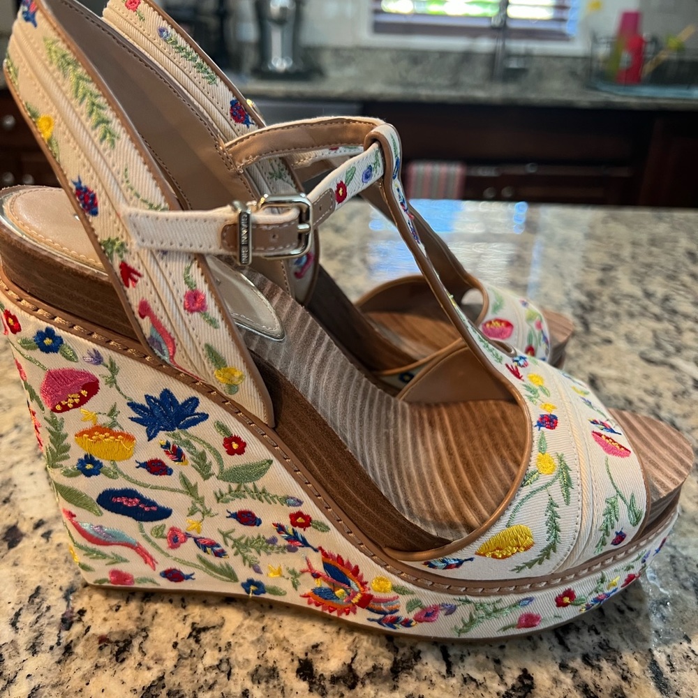 CUTE floral stitched wedges